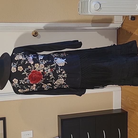 ZARA flower embroidered top with tassle trim. Size Small  NWOT - Picture 3 of 5